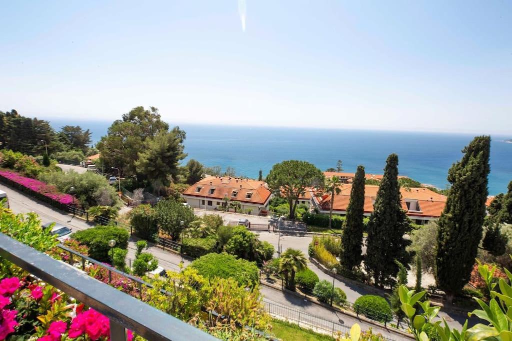 Il Grande Blu - Vista Panoramica Sul Golfo Daire Ospedaletti Dış mekan fotoğraf